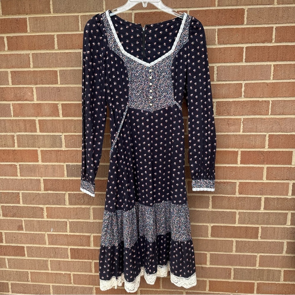 Vintage Montgomery Ward Prairie/ Gunne Sax Style Floral and Lace Dress Size 9